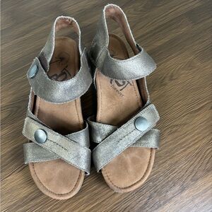 OTBT Women's Sandals in‎ Metallic Bronze Size 6.5